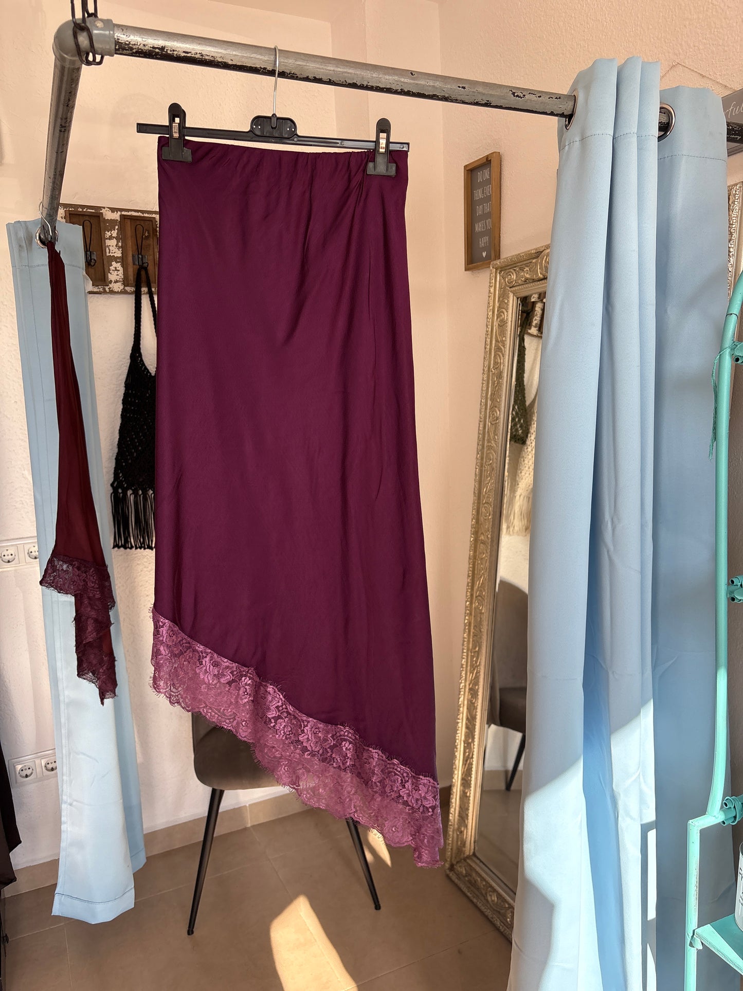 Assymetrical lace trim skirt