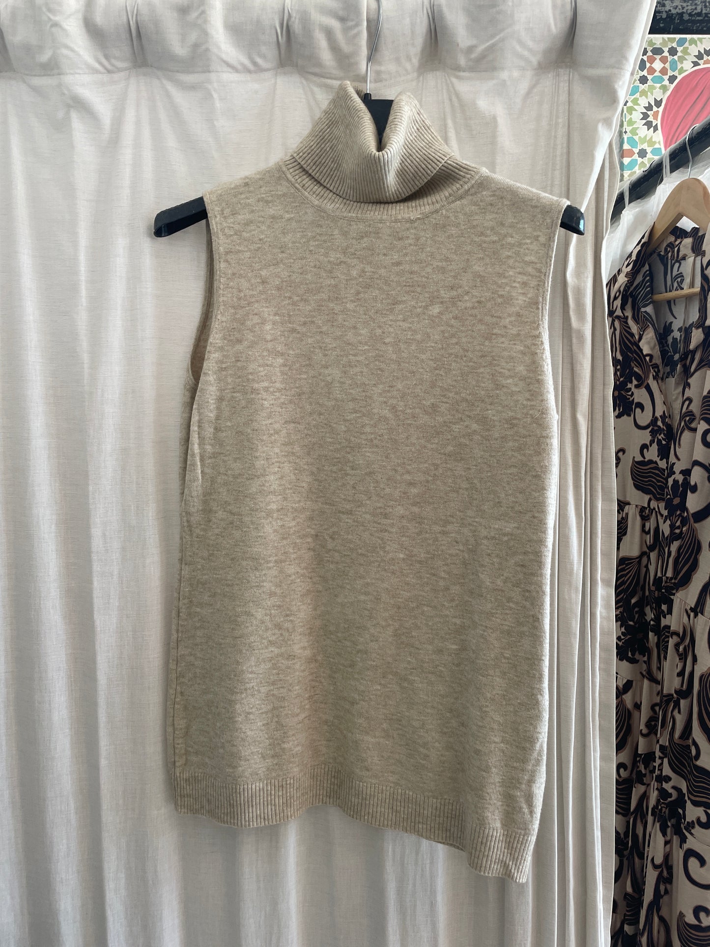 Cozy Sleevless Turtleneck