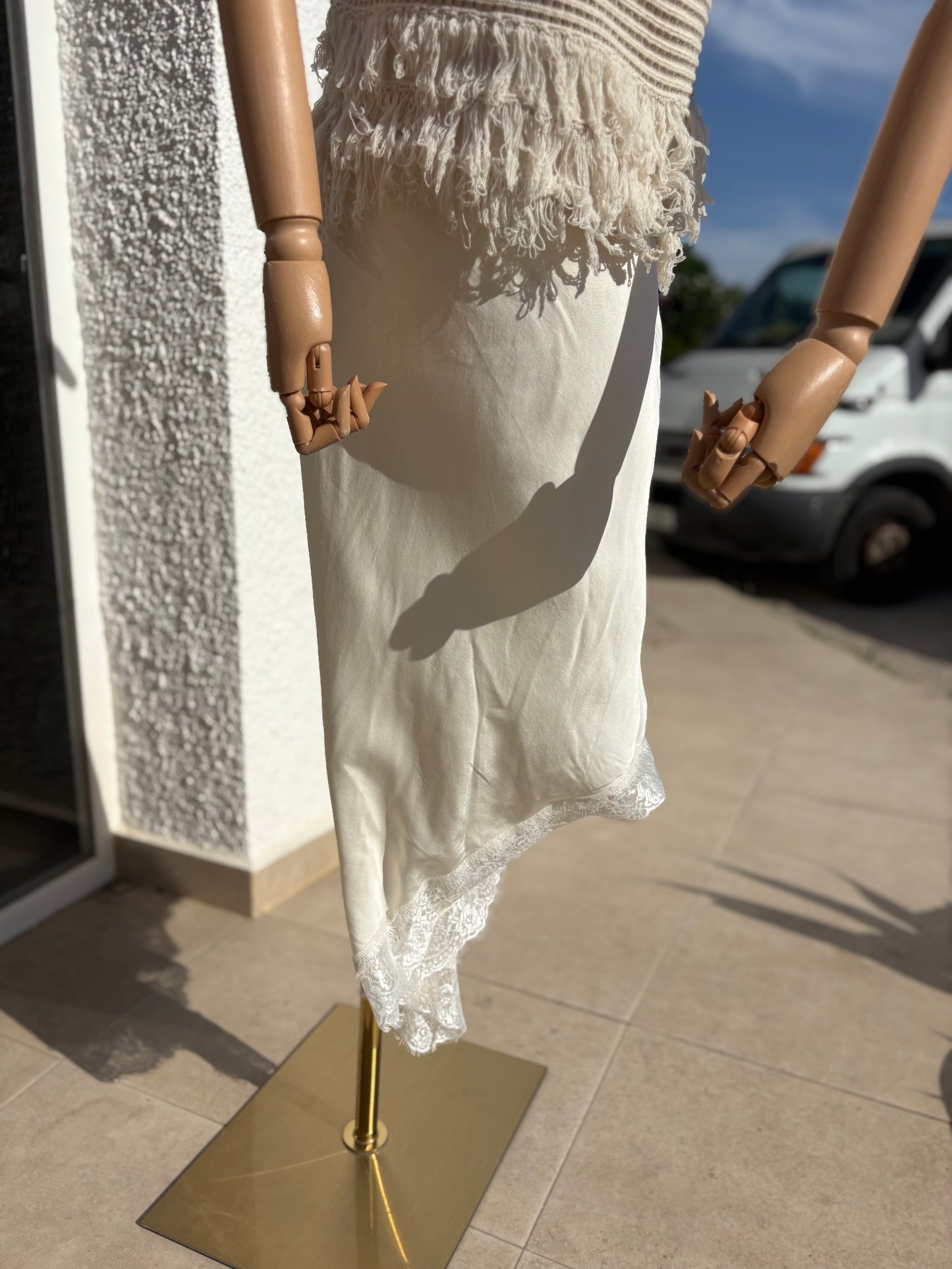 Assymetrical lace trim skirt