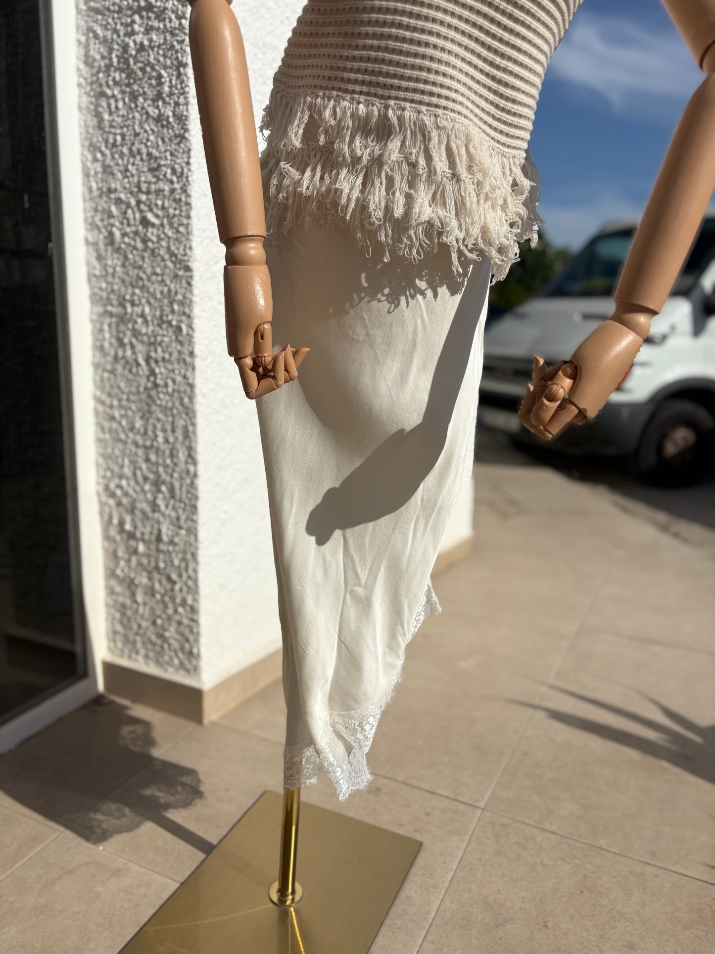 Assymetrical lace trim skirt