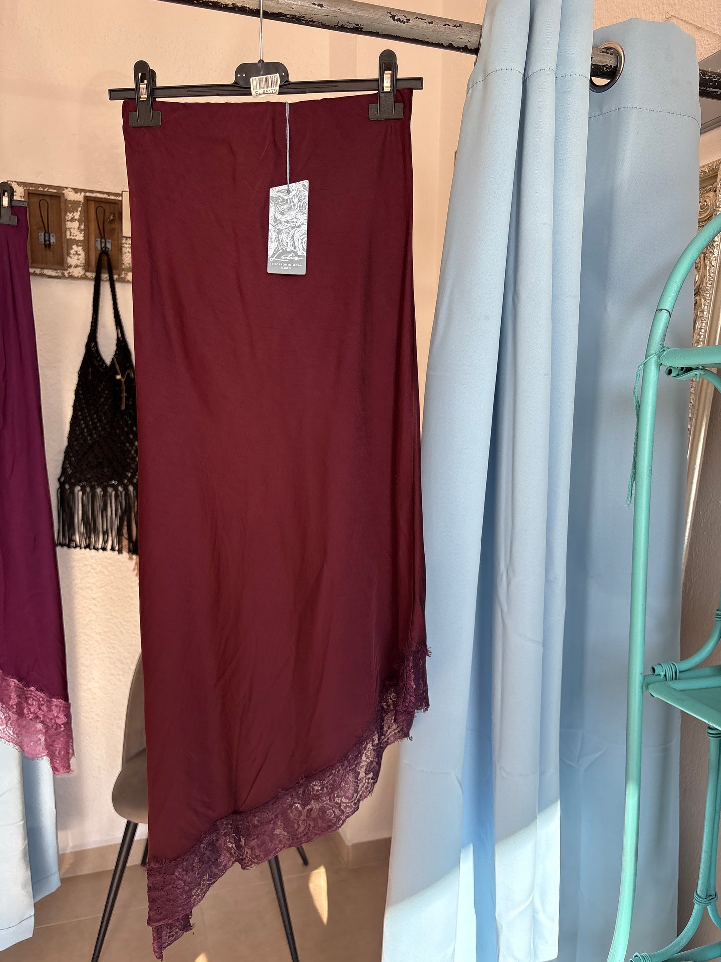 Assymetrical lace trim skirt