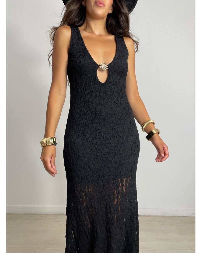 Lace dress with sun brooch