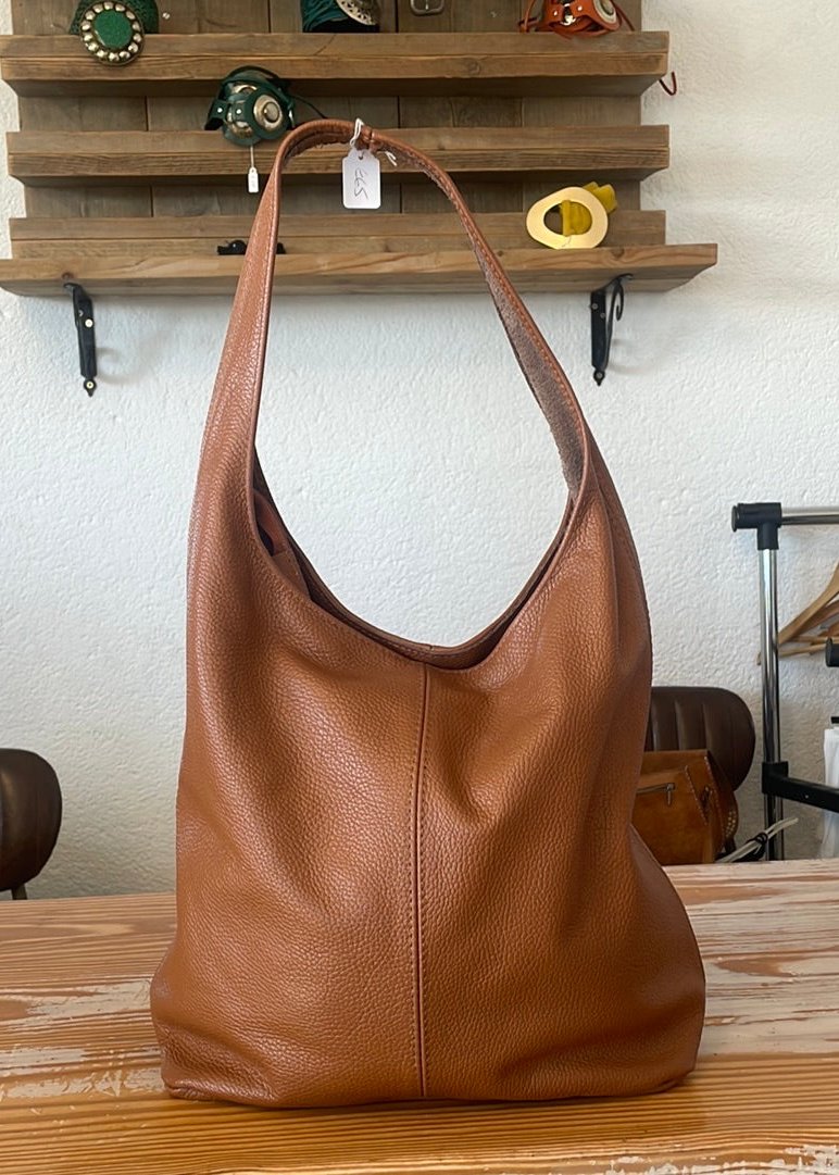 Bolso de piel estilo hobo