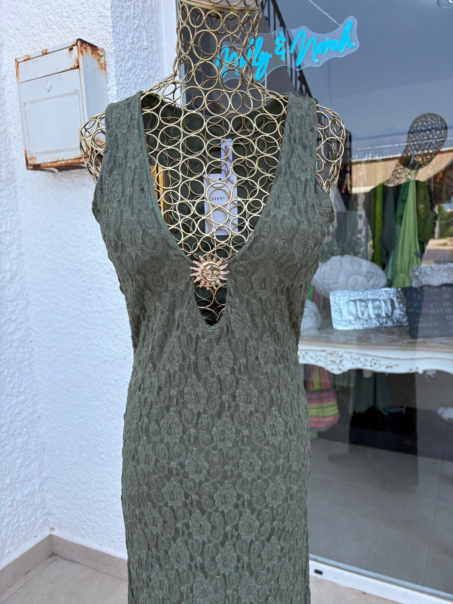 Lace dress with sun brooch