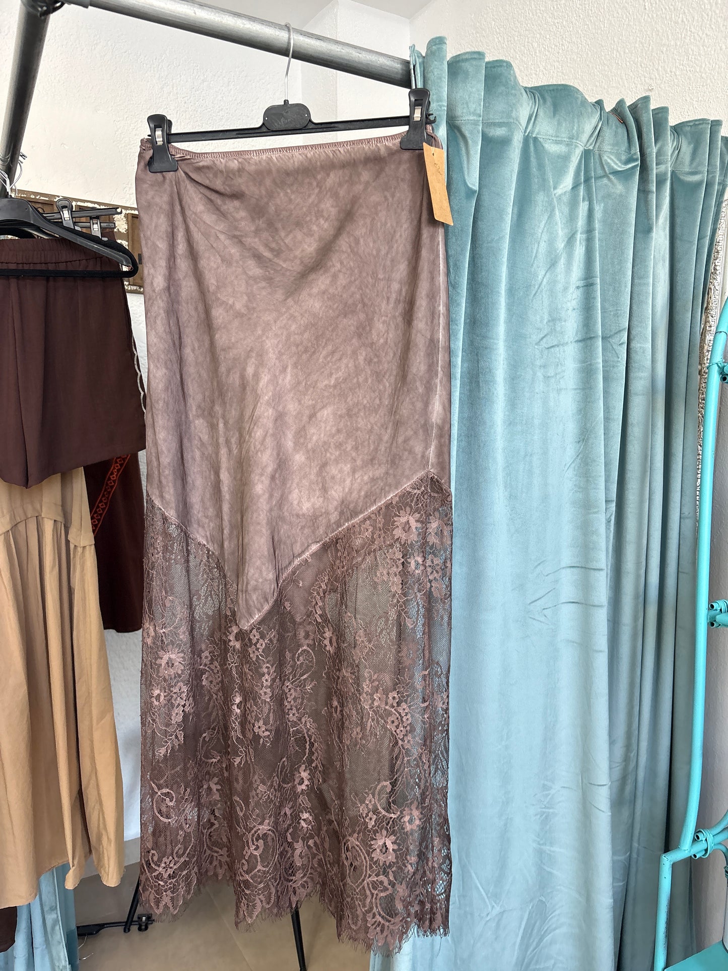 Lace hem maxi skirt