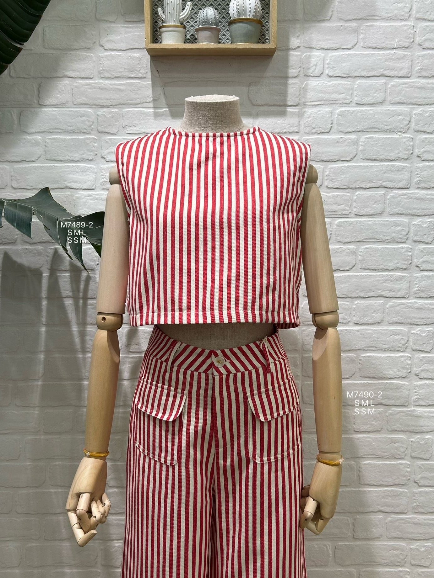 Cropped striped top