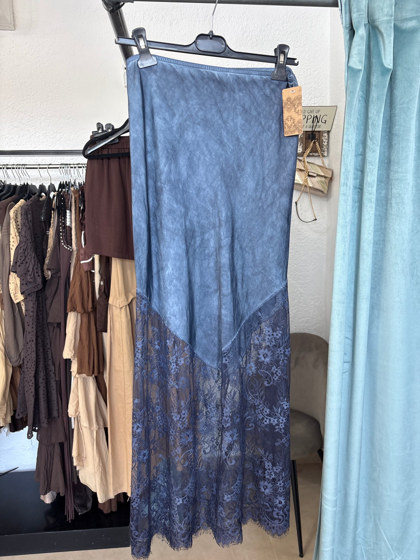 Lace hem maxi skirt