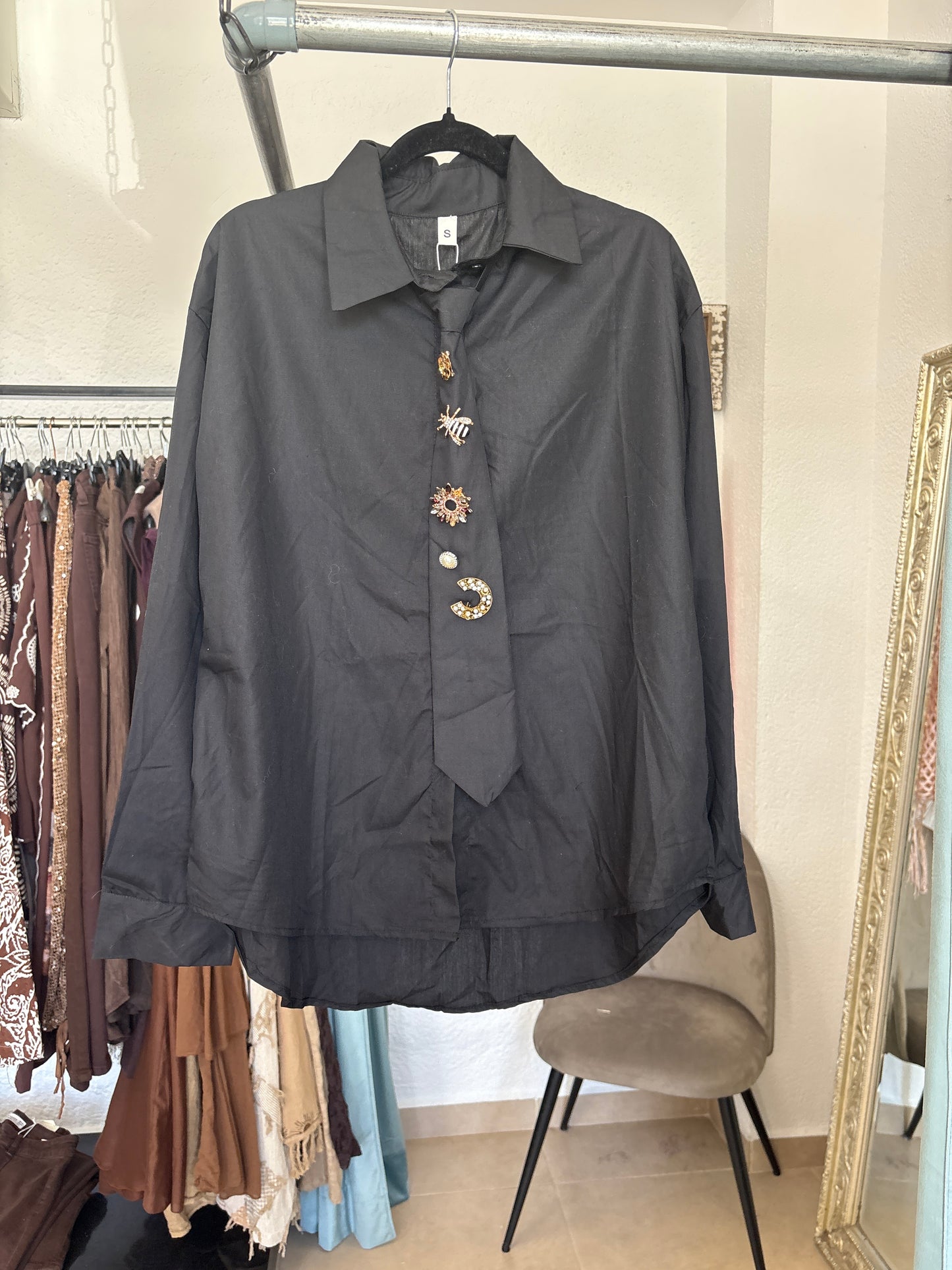 Jewel tie and shirt