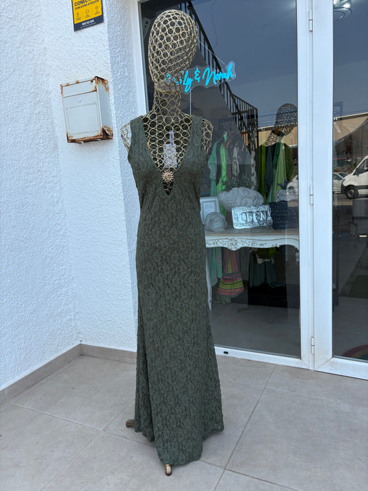 Lace dress with sun brooch